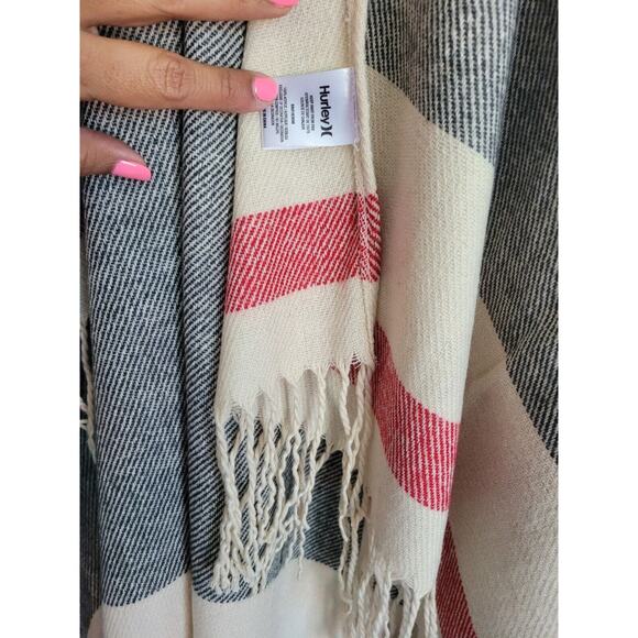 Hurley Women's Shawl Open Front Poncho‎ - Picture 3 of 7